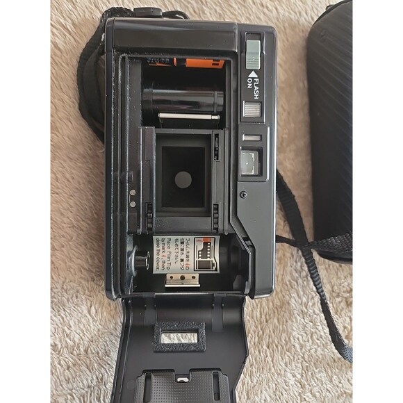 YASHICA Carl Zeiss Tessar 35㎜ F3.5 KYOCERA Camera FOR PARTS ONLY - Picture 4 of 8